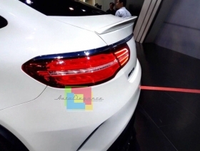SPOILER POSTERIORE SUL COFANO AMG B